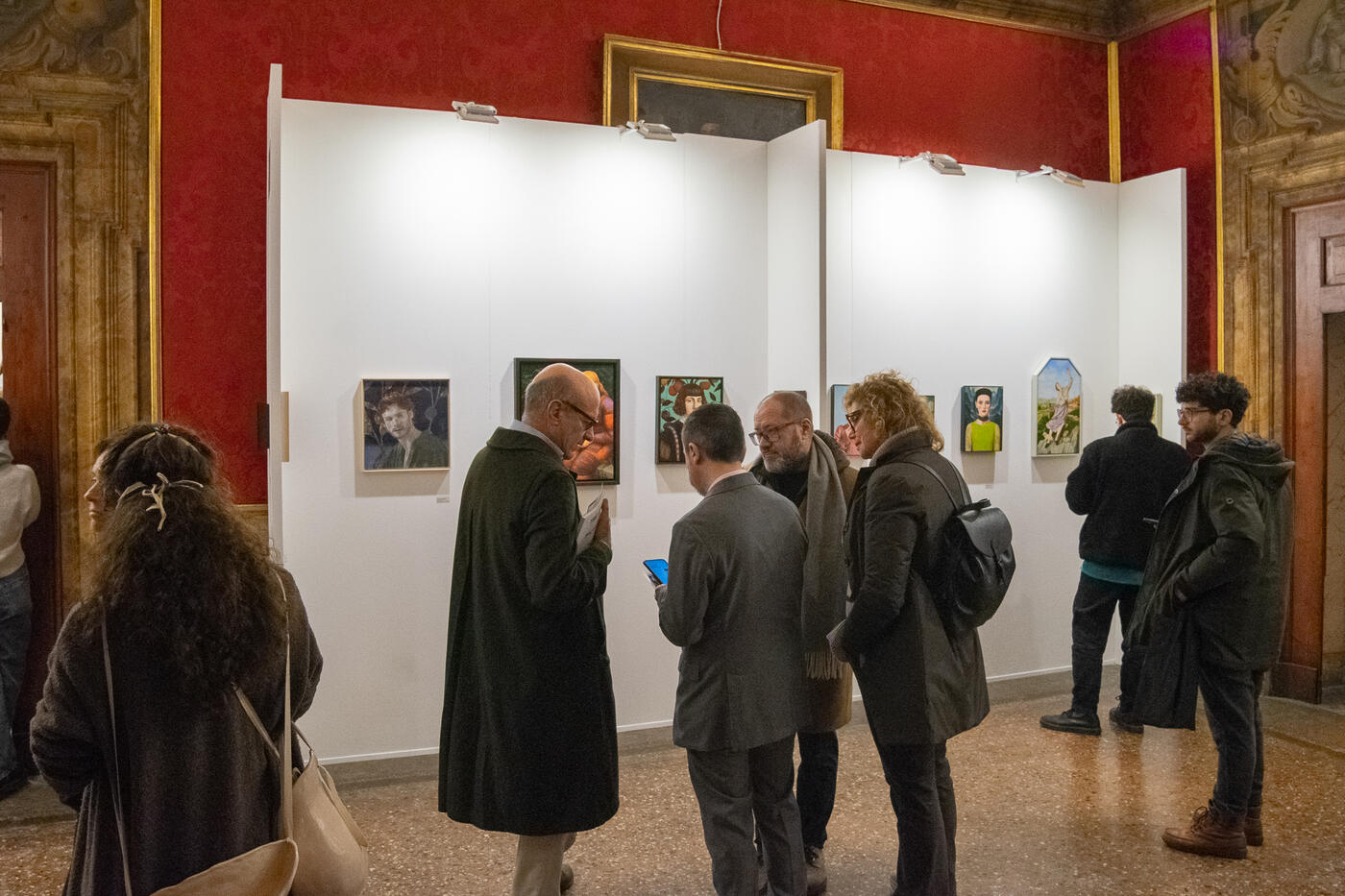 Visitatori tra gli stand di BOOMing a Palazzo Isolani